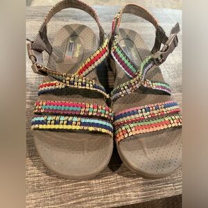 Sketcher Women’s size 9 Reggae Sew Me Multicolor Boho Woven Straps